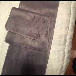 Grey north face scarf, Never worn
