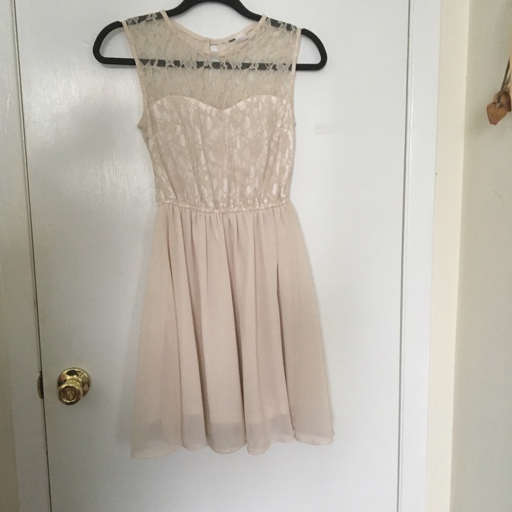 Sweetheart lace H&M dress