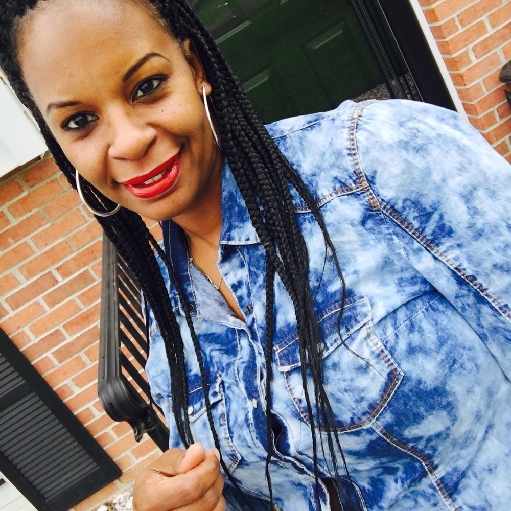 Meet your Posher, Kenyia
