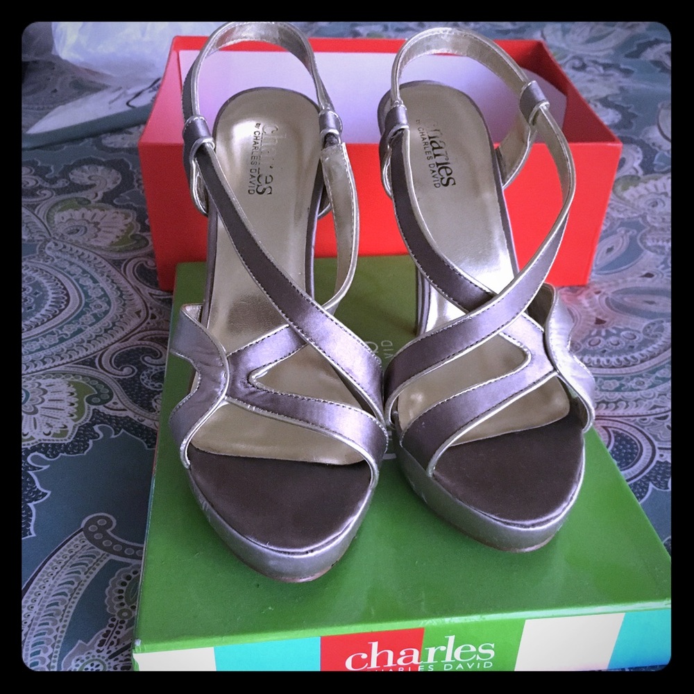 💕Charles David satin pumps💕