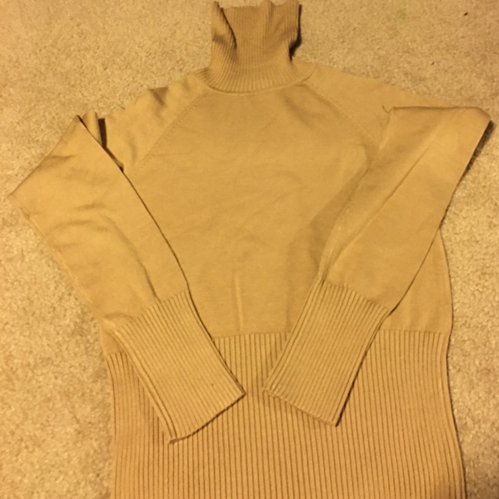 Beautiful tan turtleneck never used
