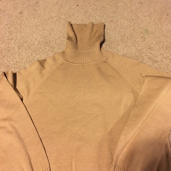 Beautiful tan turtleneck never used - Picture 2 of 4