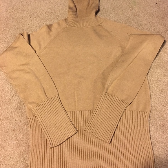 Beautiful tan turtleneck never used - Picture 3 of 4