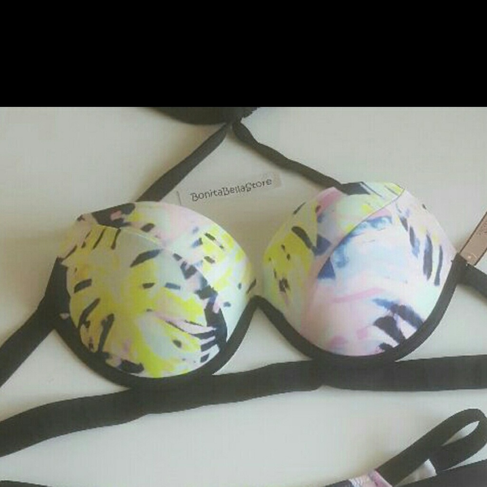 Victoria secrets THE HOTTIE HALTER BIKINI TOP NWT - Picture 1 of 4