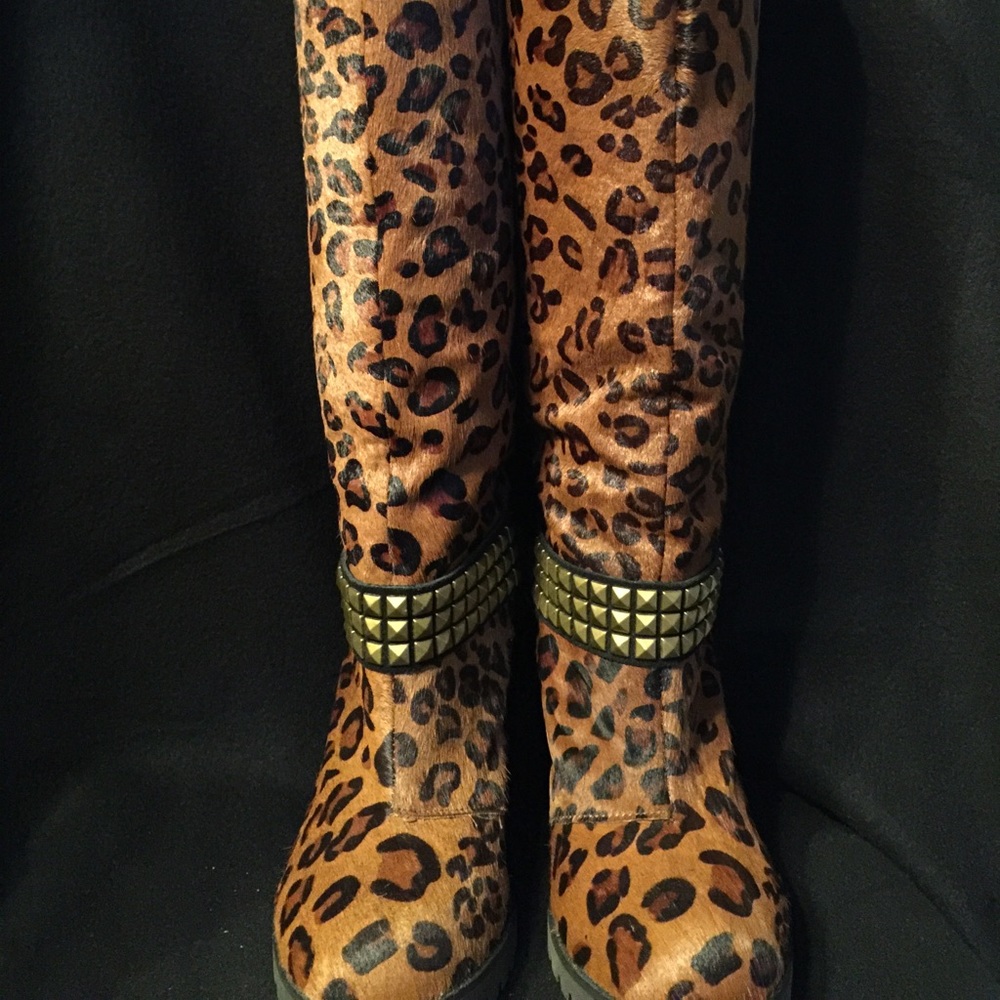 Envy Crackalackin' Leopard Print boots
