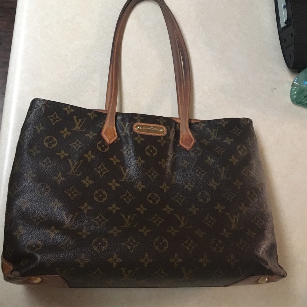 100% authentic Louis Vuitton purse!