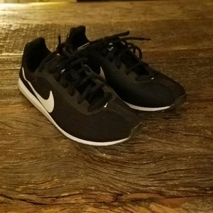 Nike little runner