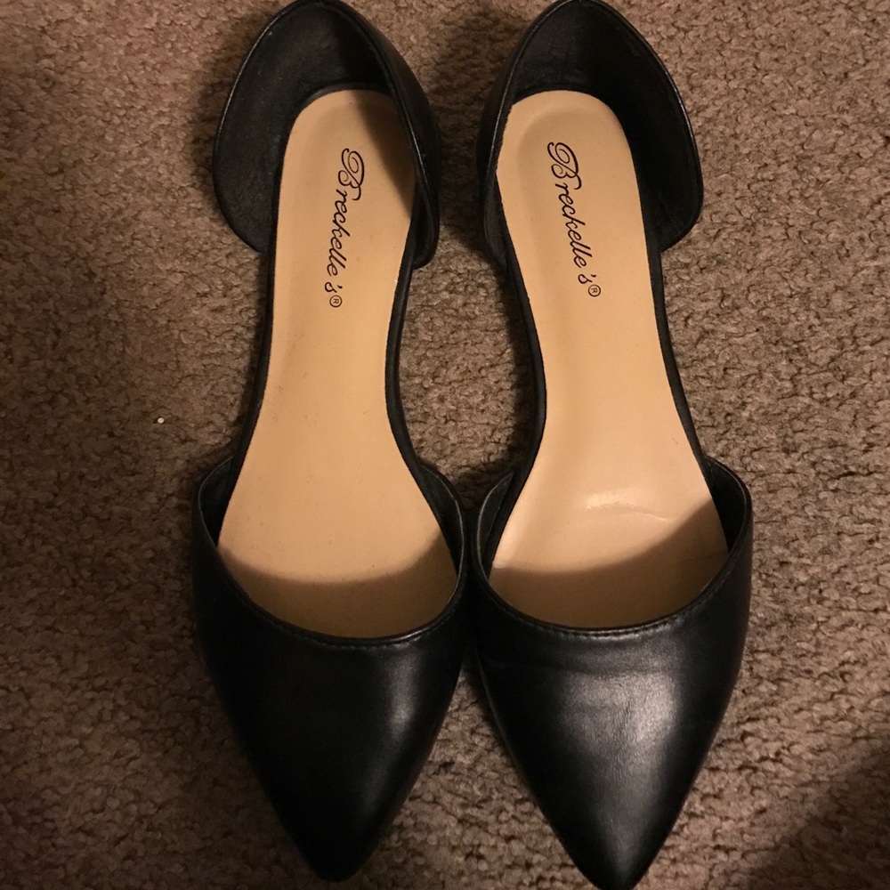 Black pointed toe flats