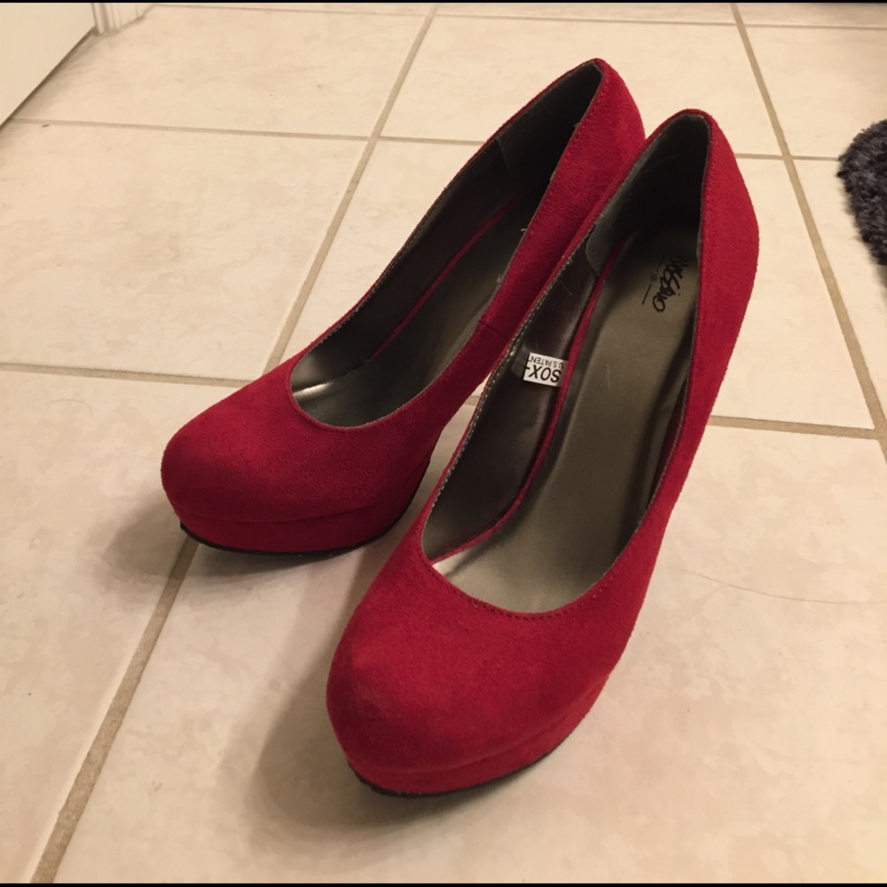 Brand new Red Mossimo Heels 👠
