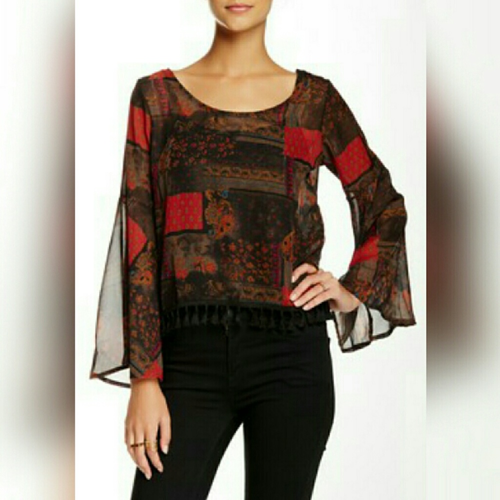 💛SALE💛Bell sleeves/frindge top