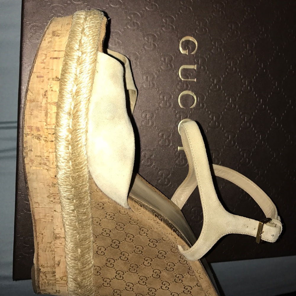 Gucci tan wedges