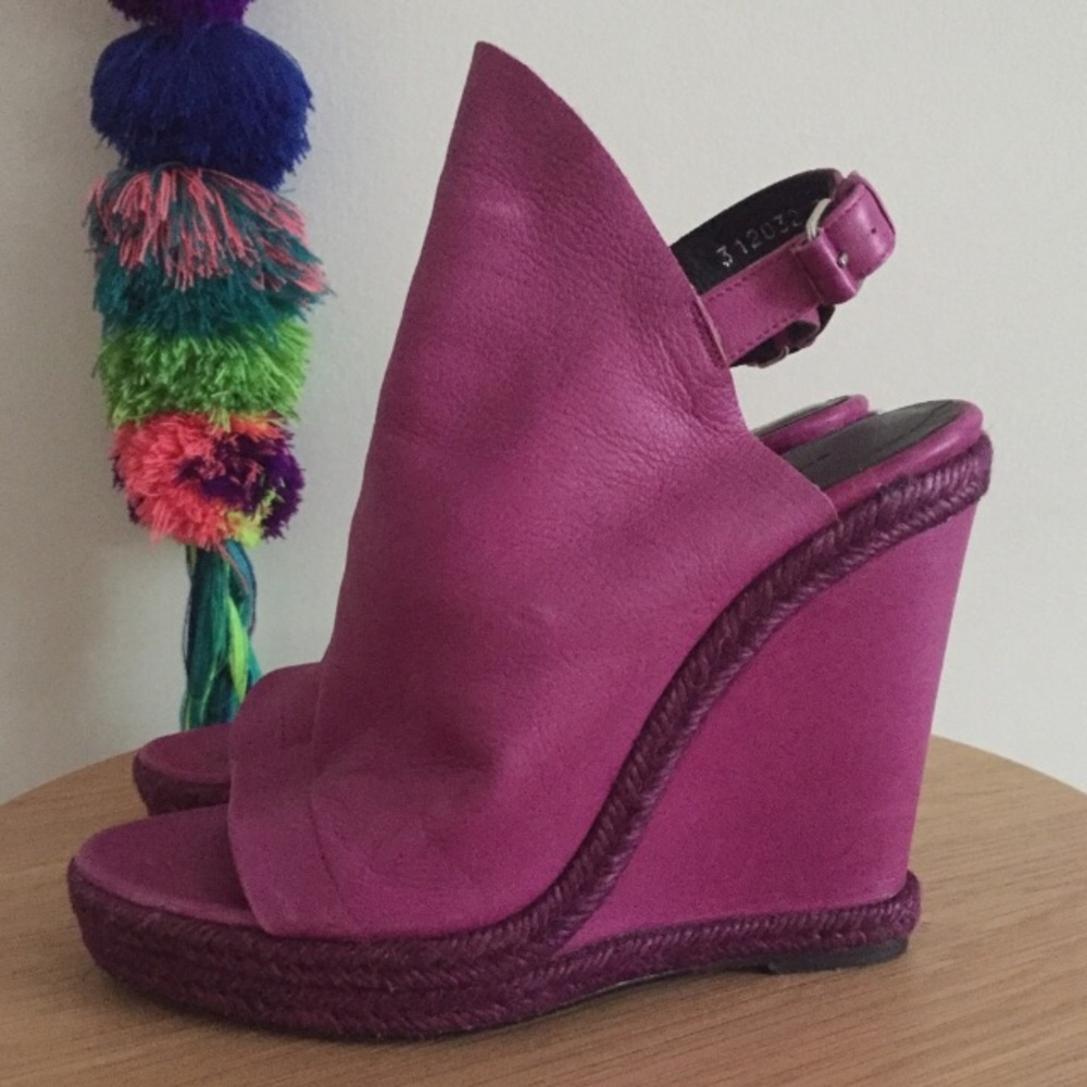 ISO balenciaga glove wedge in this color