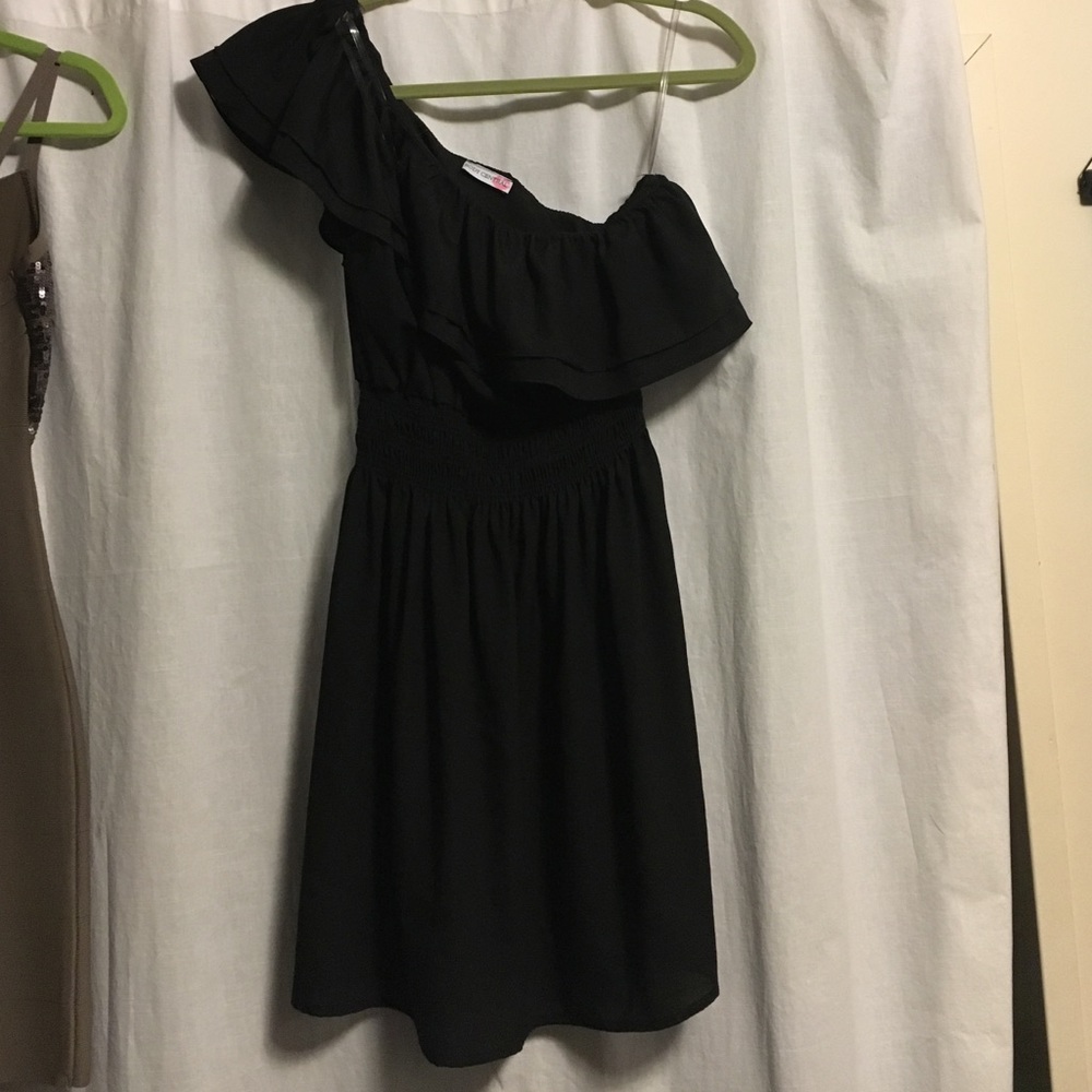 One shoulder black dress