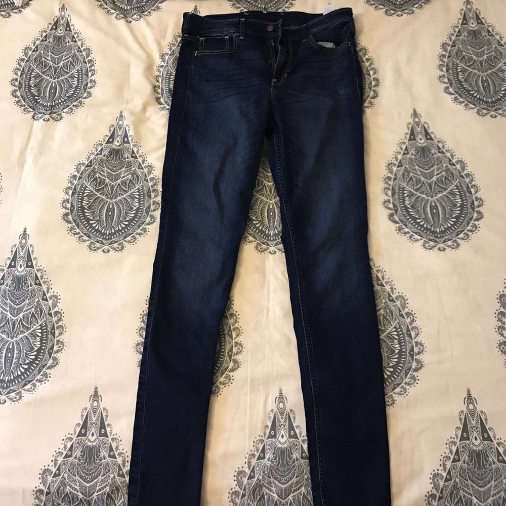 HOLLISTER DARK DENIM JEANS