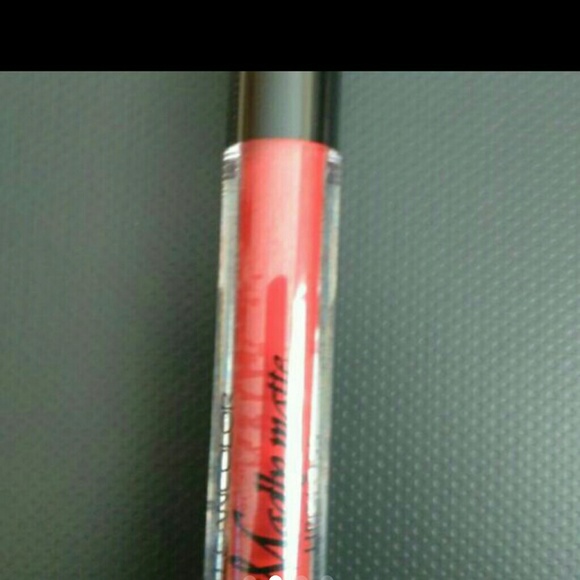 Rose long lasting matte lipgloss - Picture 2 of 5
