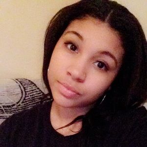 Meet your Posher, Markasia