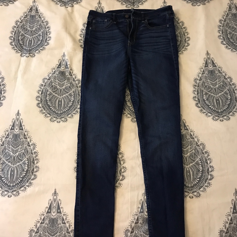 HOLLISTER DARK WASH JEANS