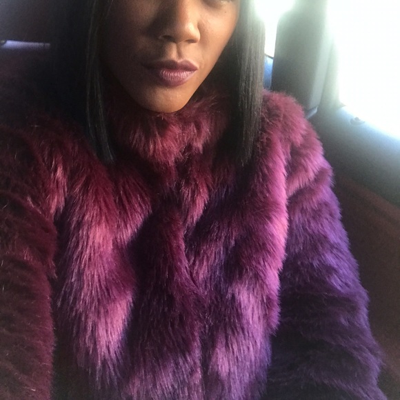 Forever 21 Jackets & Blazers - Beautiful burgundy faux fur jacket