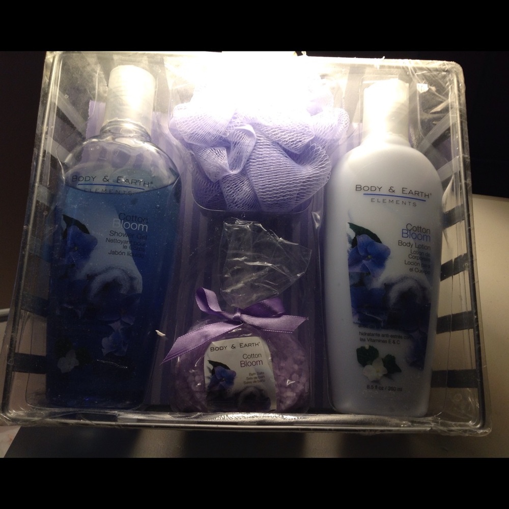 body & earth cotton bloom/pomegranate gift set