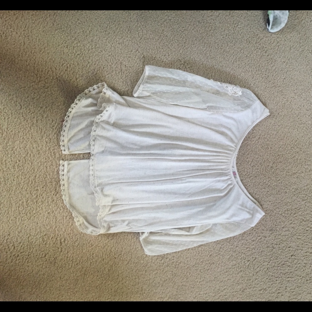 Cream/white flowy shirt