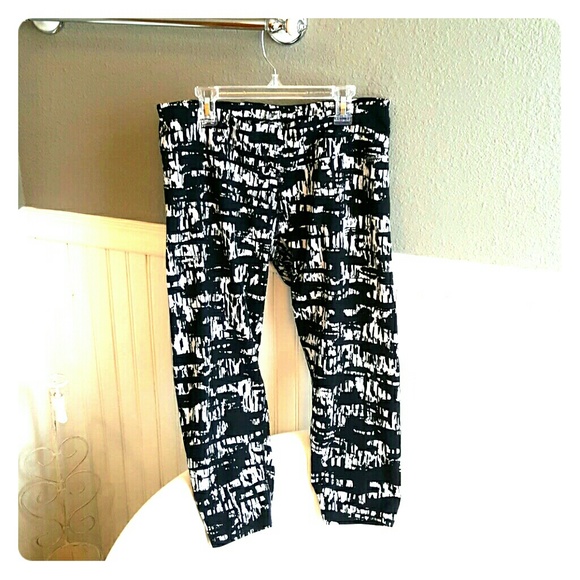 Calvin Klein Pants - Calvin Klein Cropped Leggings!