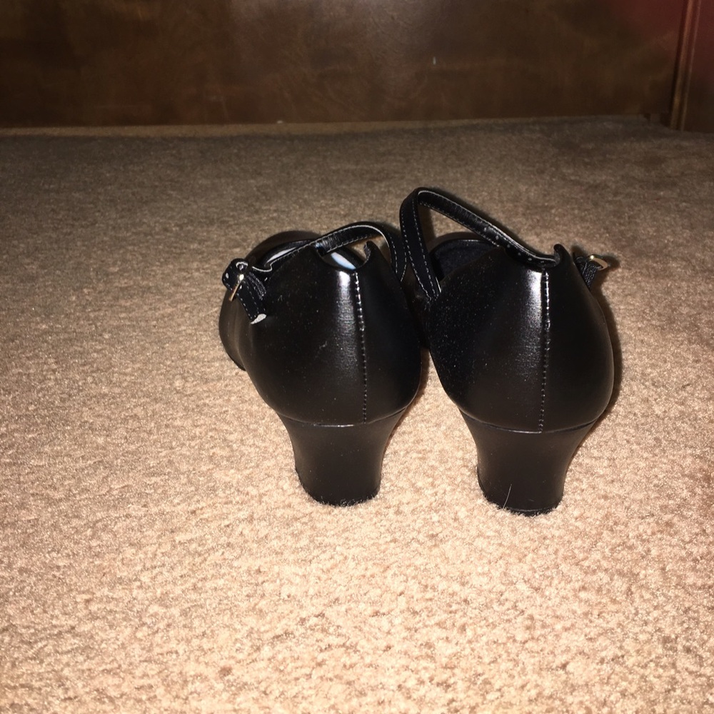 Capezio kinney dancewear shoes