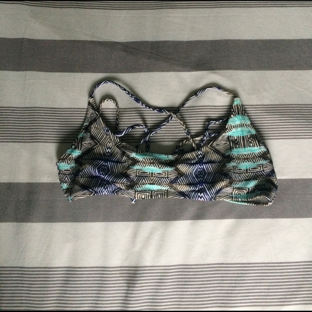 Patterned bikini top