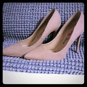 Tan high heeled pumps