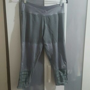 Adidas supernova gray leggings, cropped