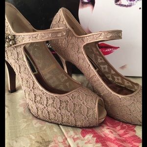 Beverly Feldman Lacey a Heels