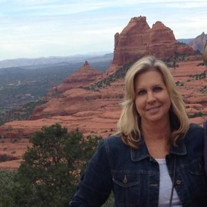 Meet your Posher, Lorie