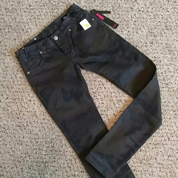 Rock & Roll Cowgirl Denim - NWT R&R Cowgirl Camo Skinnies