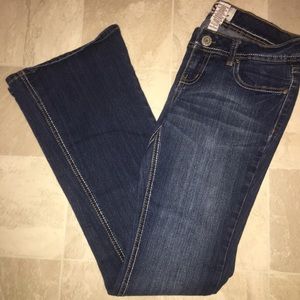 Jeans - Juniors Sz 3 Boot Cut Distressed Jeans Jeans - Juniors Sz 3 Boot Cut Distressed Jeans