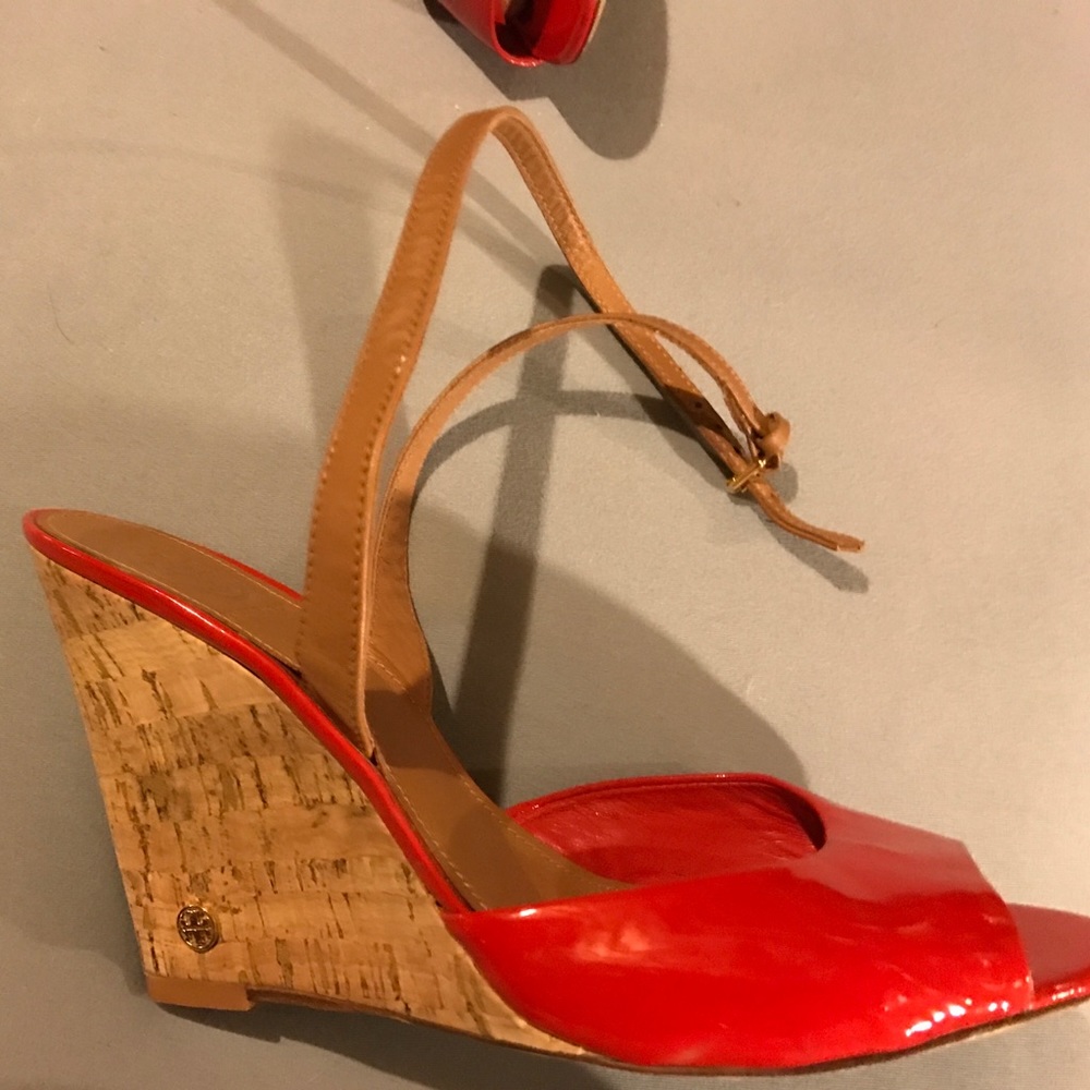 Tory Burch wedges wrap around the ankle size 9