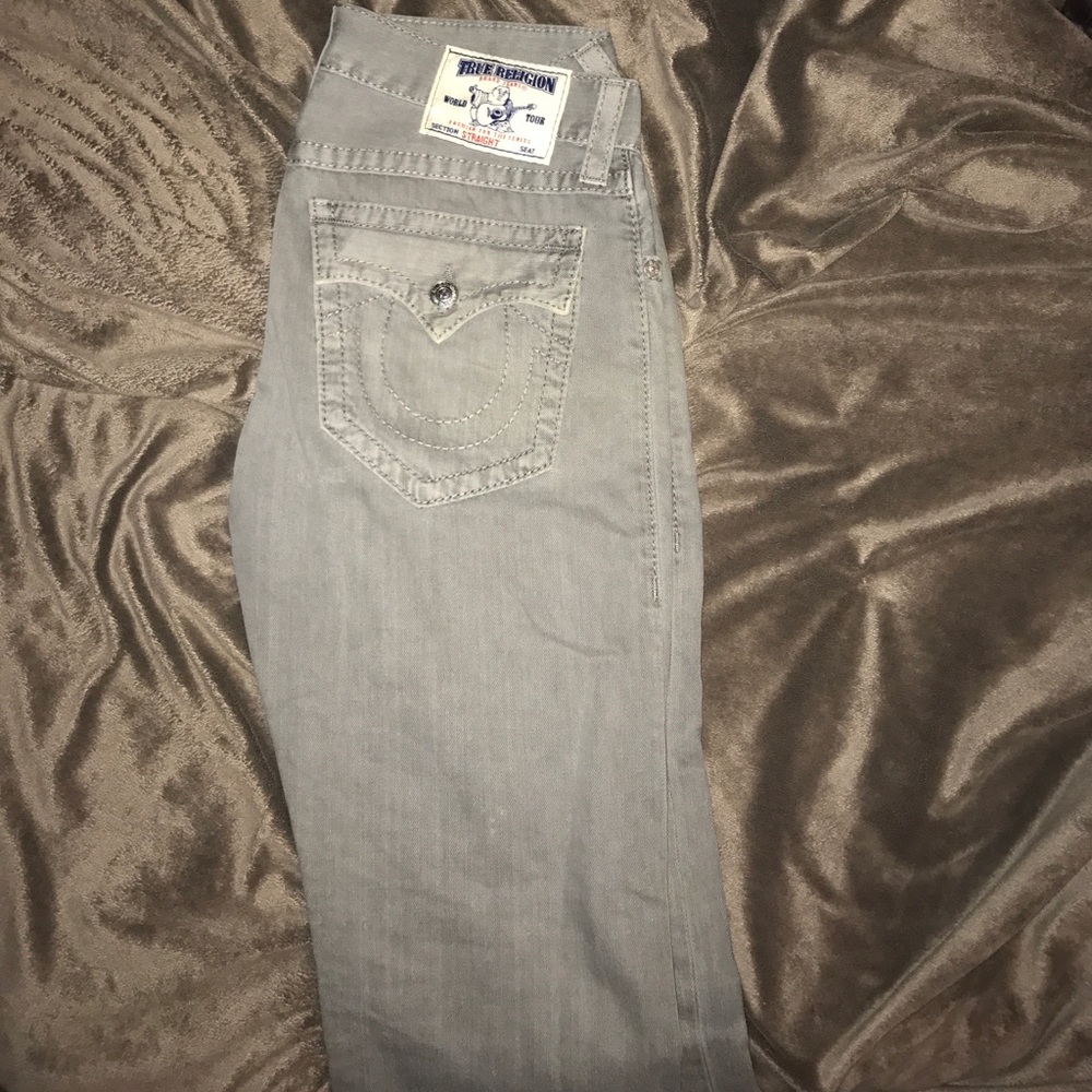 TRUE RELIGION GRAY STRAIGHT JEANS SIZE 32