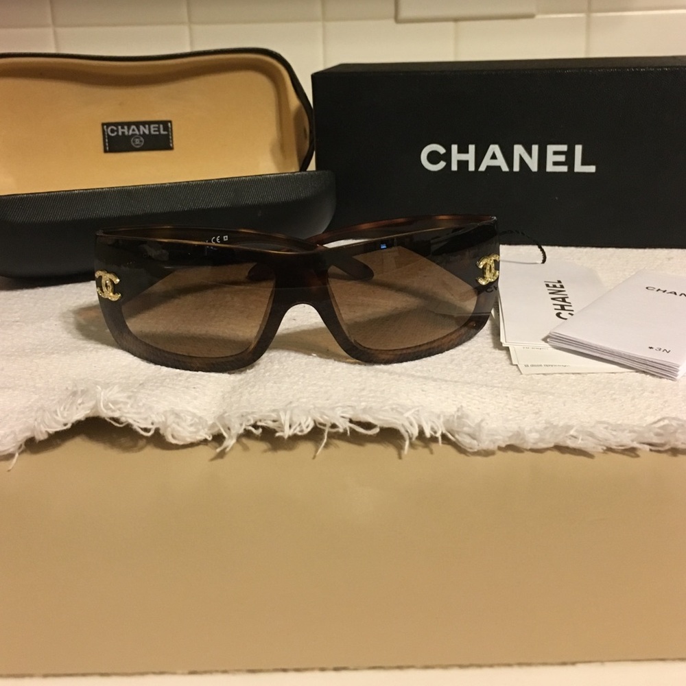 Price drop! 🎉100% authentic CHANEL  Sunglasses