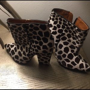 Blk and white pony hair Booties