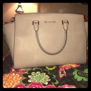 LG Gray Michael Kors Selma
