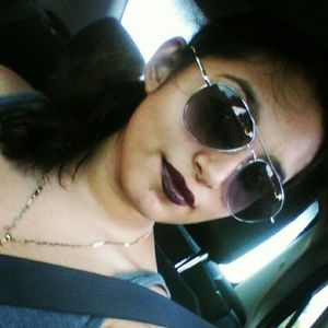 Meet your Posher, Leslie