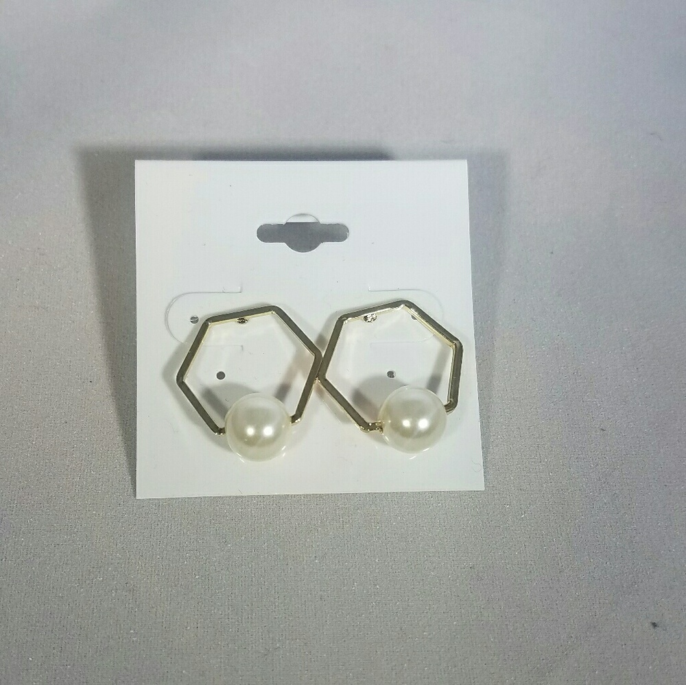 Post Earring NWOT