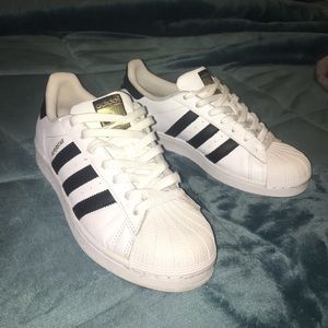 Adidas Superstar size 9