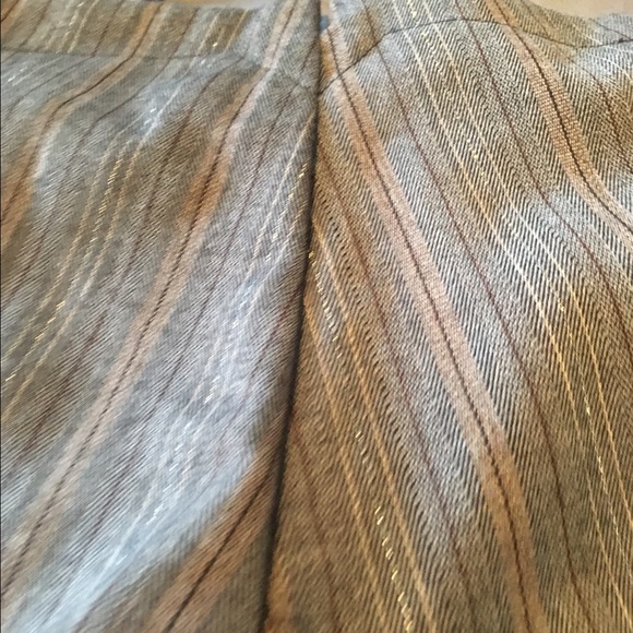 Gray pinstriped shorts - Picture 3 of 4