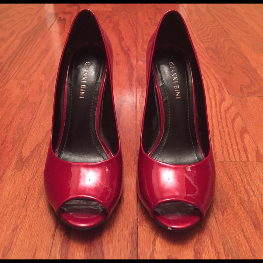 Gianni Bini Red Patent Leather Pumps 👠
