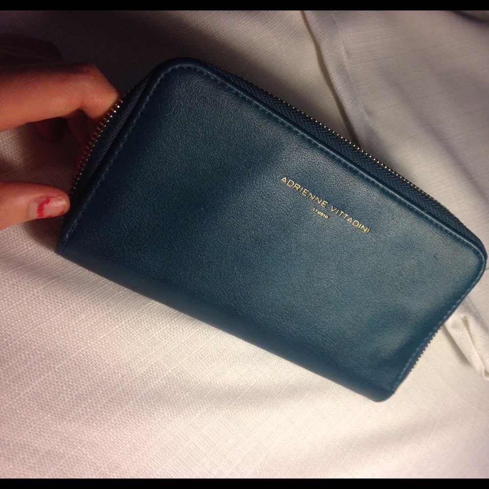 Adrienne Vittadini Studio wallet