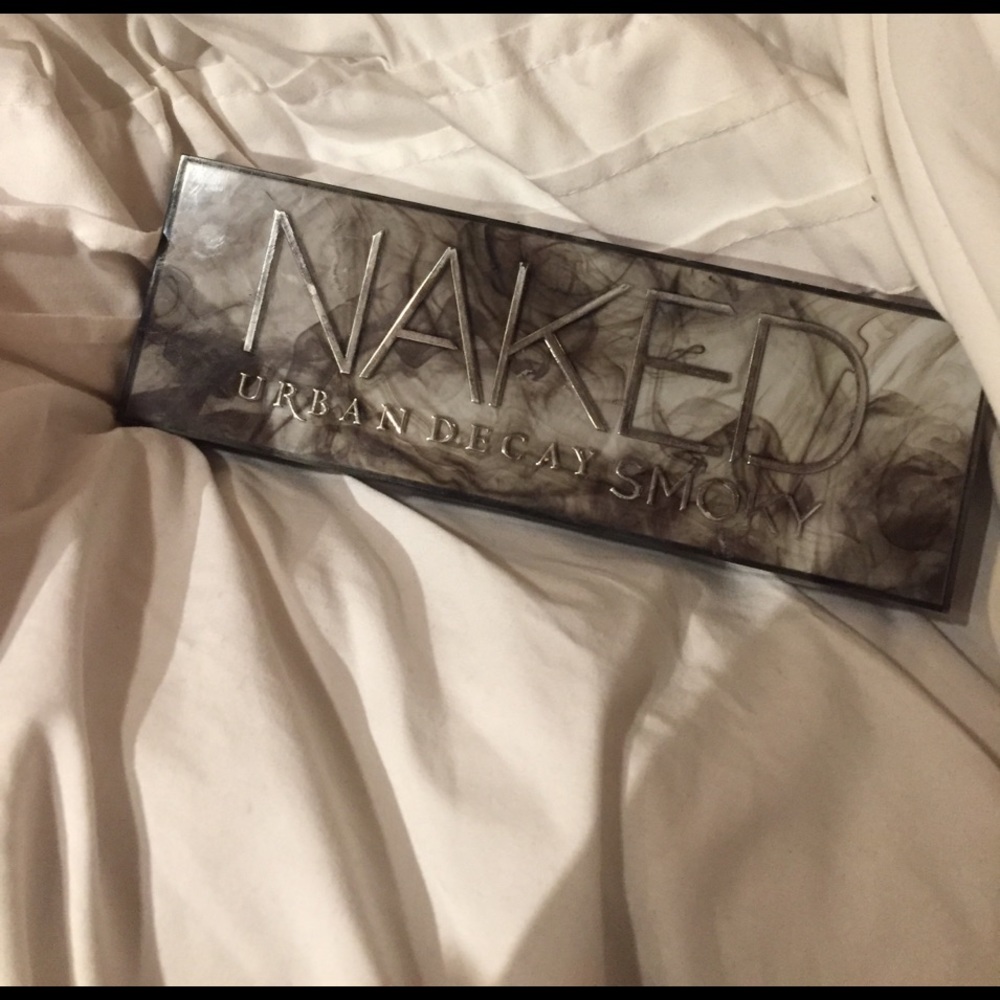 AUTHENTIC Urban Decay Naked Smoky Palette