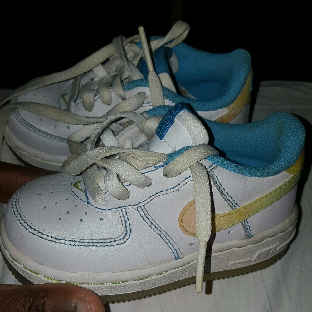 Little nike shoe kids.