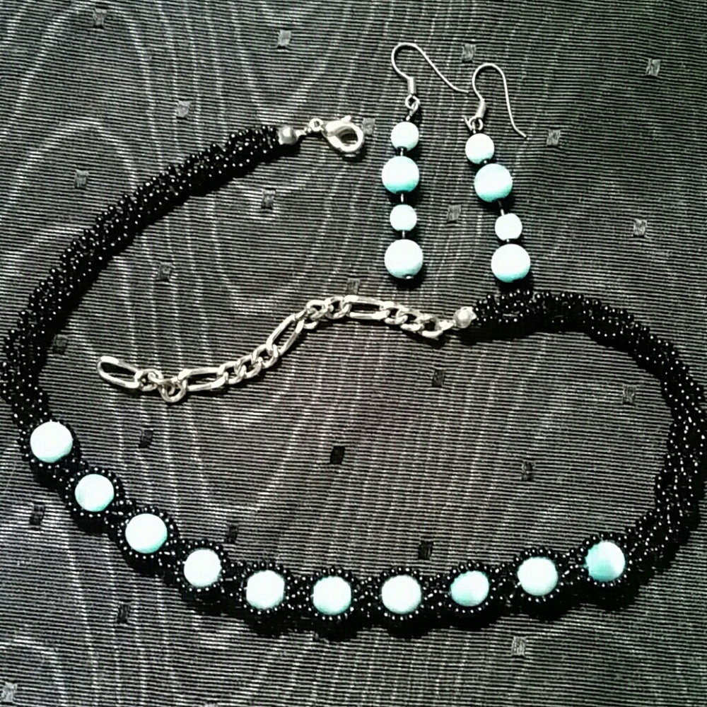 Choker and earrings