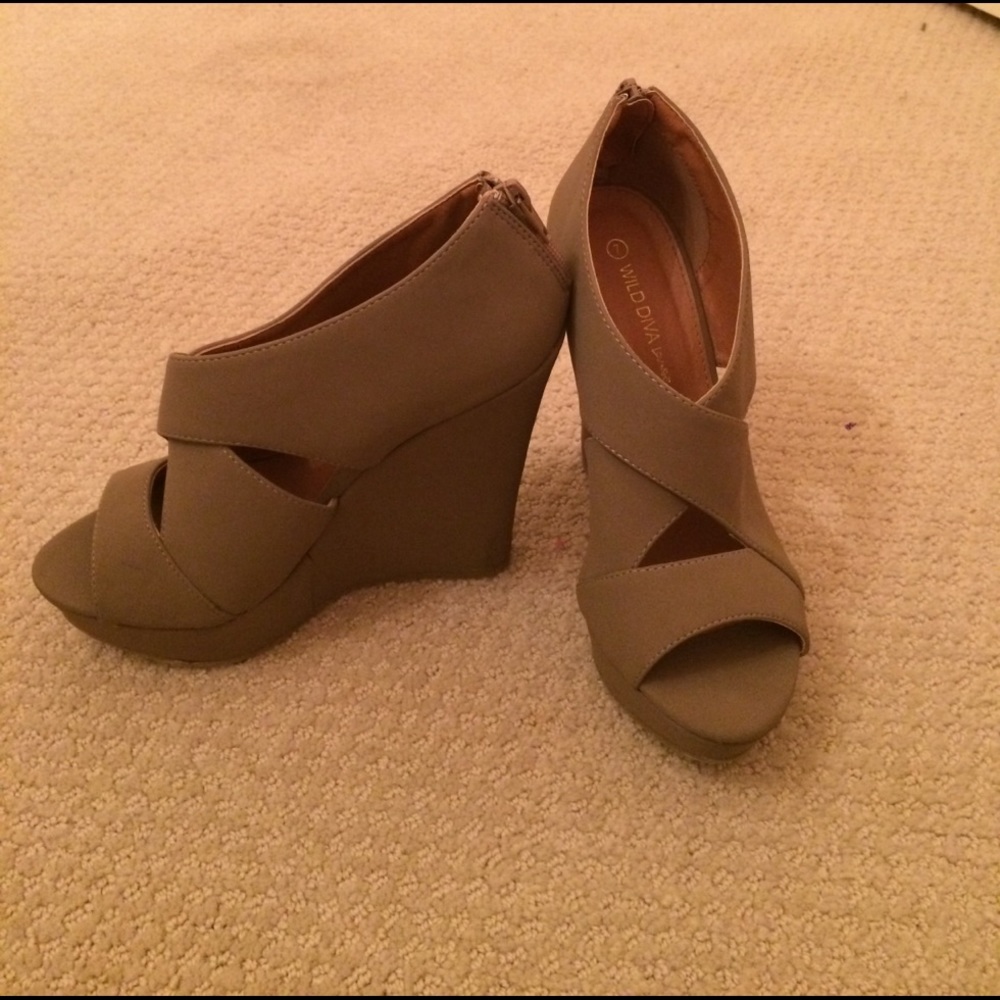 Taupe wedges