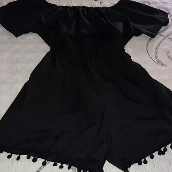 5⭐ Adorable romper 💋☘ 1blk & 1white - Picture 3 of 4