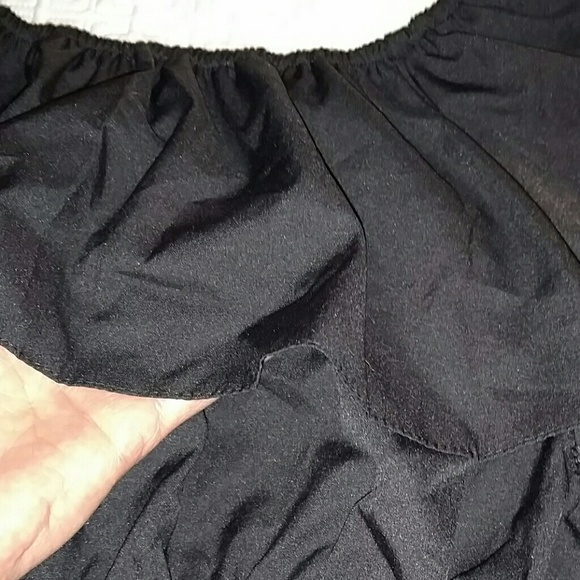 5⭐ Adorable romper 💋☘ 1blk & 1white - Picture 4 of 4